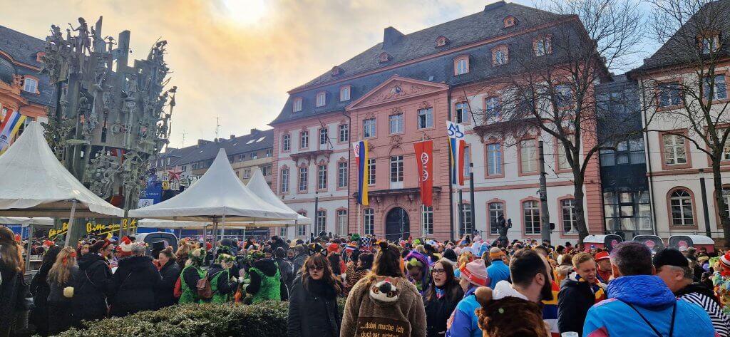Gear up for Mainz Fastnacht with your costumes, energy and fervour. Tips for enjoying the carnival in Germany
