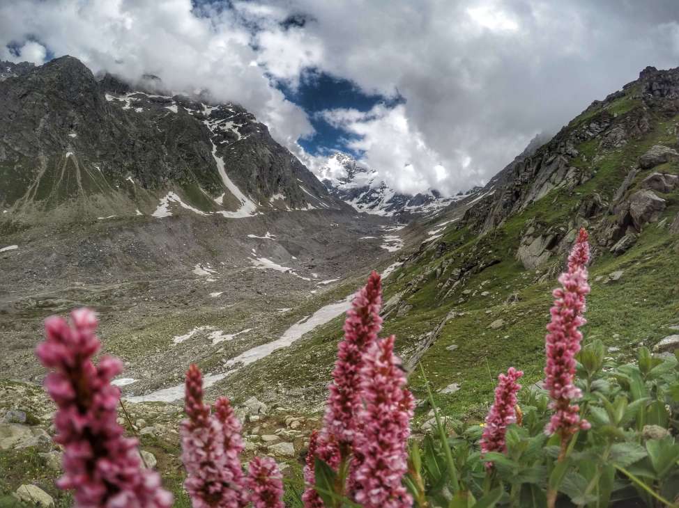 Travelling to the Spiti Valley in India to see Himalayas