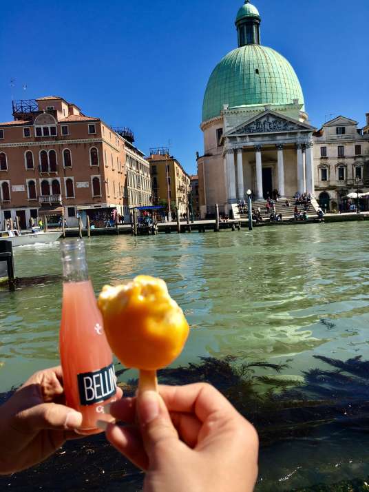 What to eat and drink in Venice: Famous drink in Venice:Bellini-made up of Peach puree and Prosecco