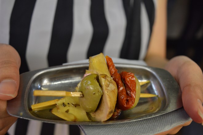 olive ans salt skewer, Spanish food