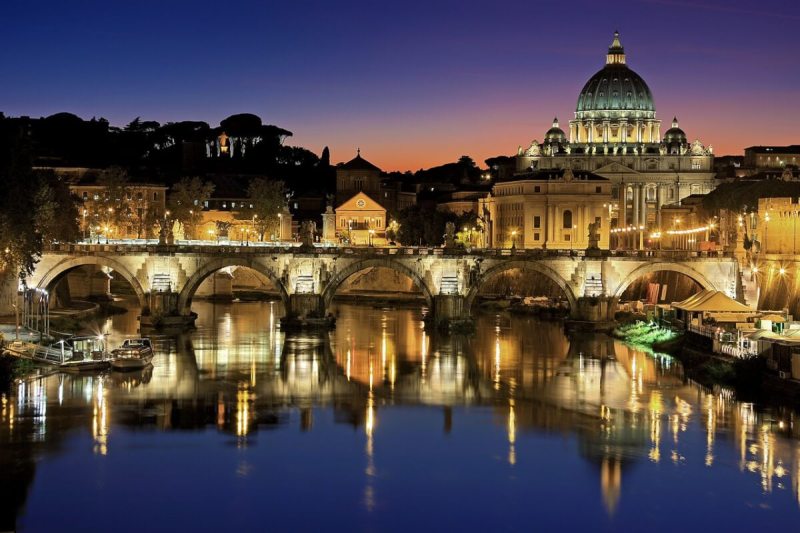 Where to go in italy - History lovers, head to Rome and vatican City! Check out 10 famous and beautiul places to visit in italy