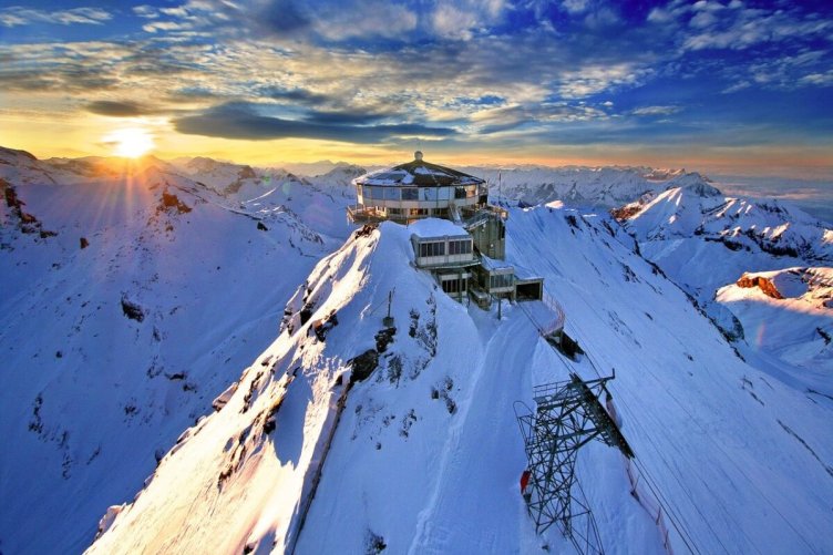 What to do in Switzerland- Go up some beautiful peaks! More on europediaries.com