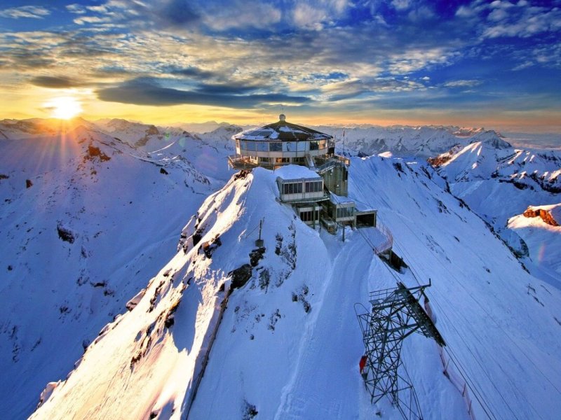 What to do in Switzerland- Go up some beautiful peaks! More on europediaries.com